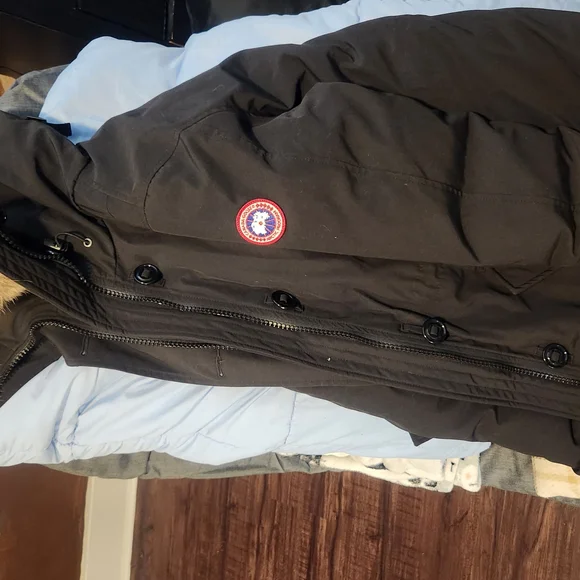 Canada Goose Black Puffer Jacket Durable Water-Resistant